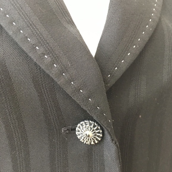 Tahari Blazer - Picture 4 of 6